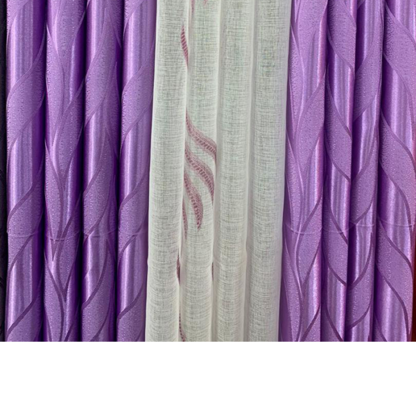 Rideau mauve et blanc pour une ambiance chic et moderne