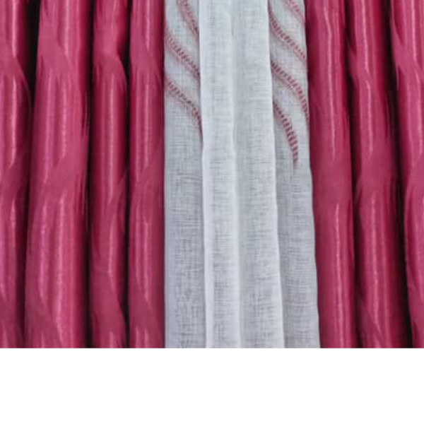 Rideau rose foncé et blanc